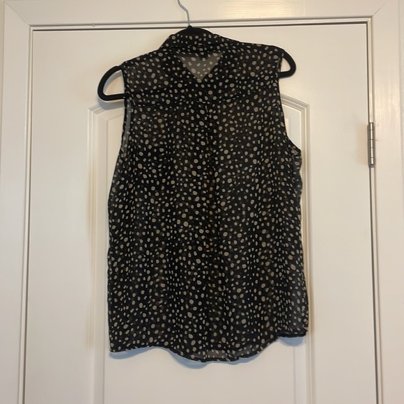 Polka Dot Sleeveless Blouse - Picture 5 of 5
